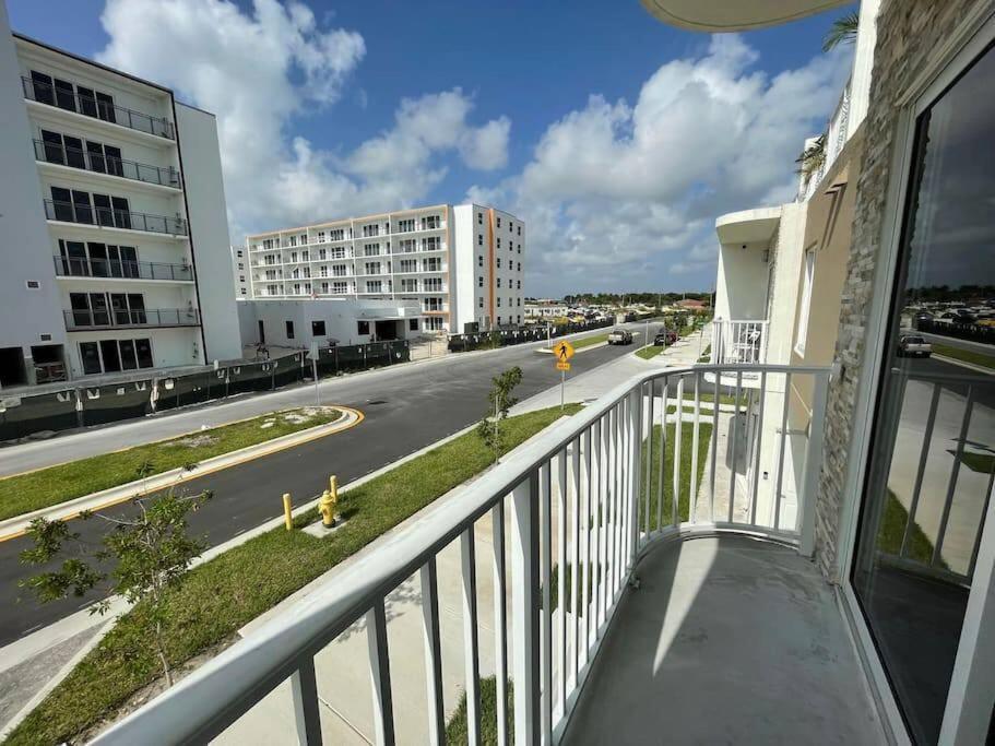 Vacay Spot Experience Luna Sky! 65" Tv Bar, Bbq, Shower Massage Jets, Music, Go To Fl Keys Homestead Exteriér fotografie